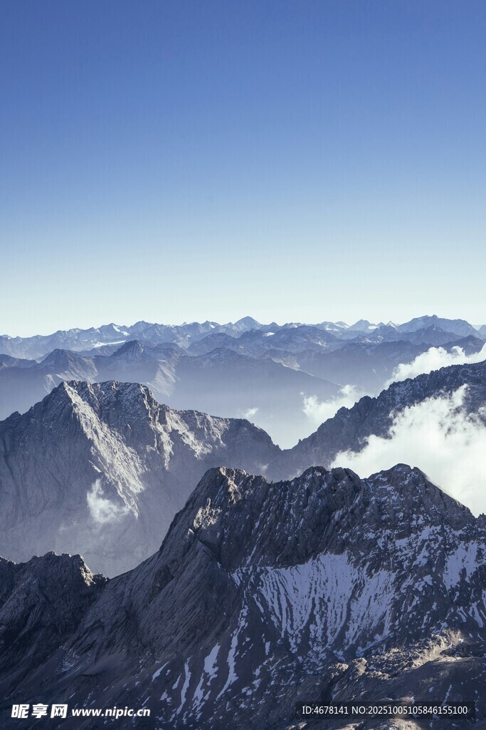 壮丽雪山远景