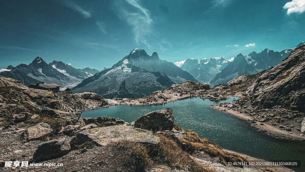壮丽高山湖泊自然美景