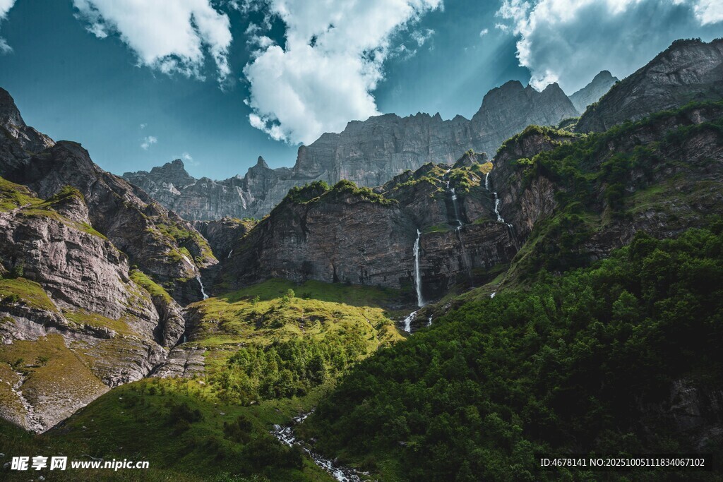 壮丽山间美景