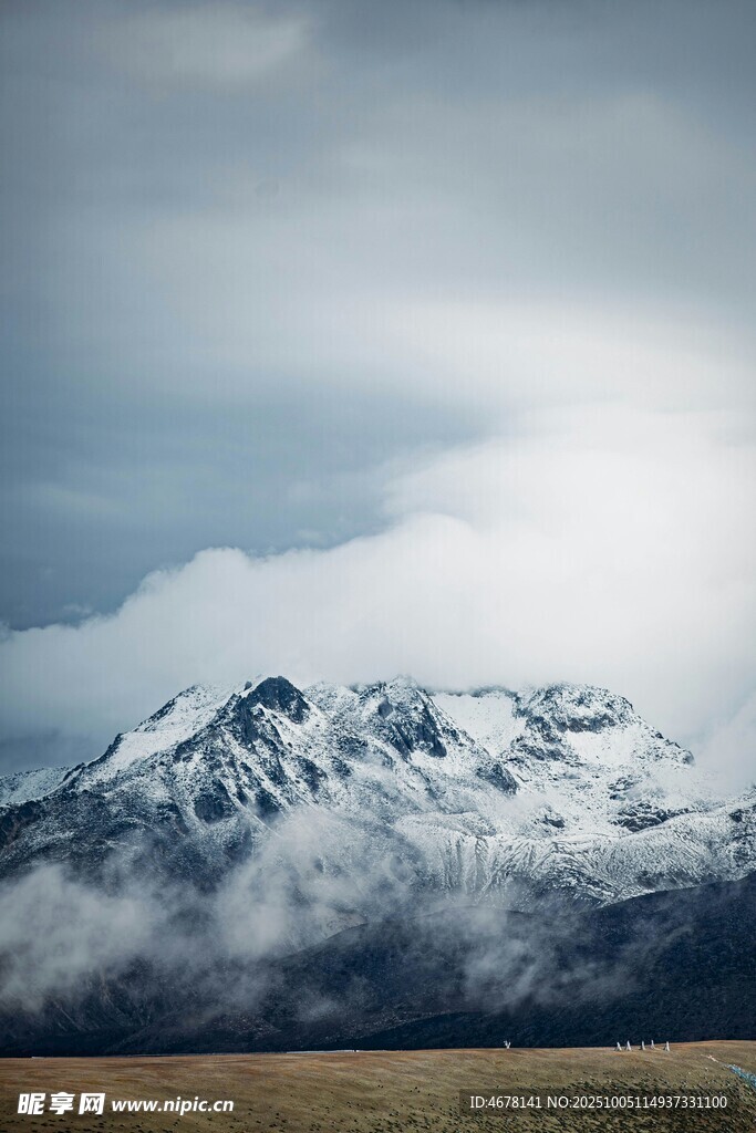 雪山云雾美景