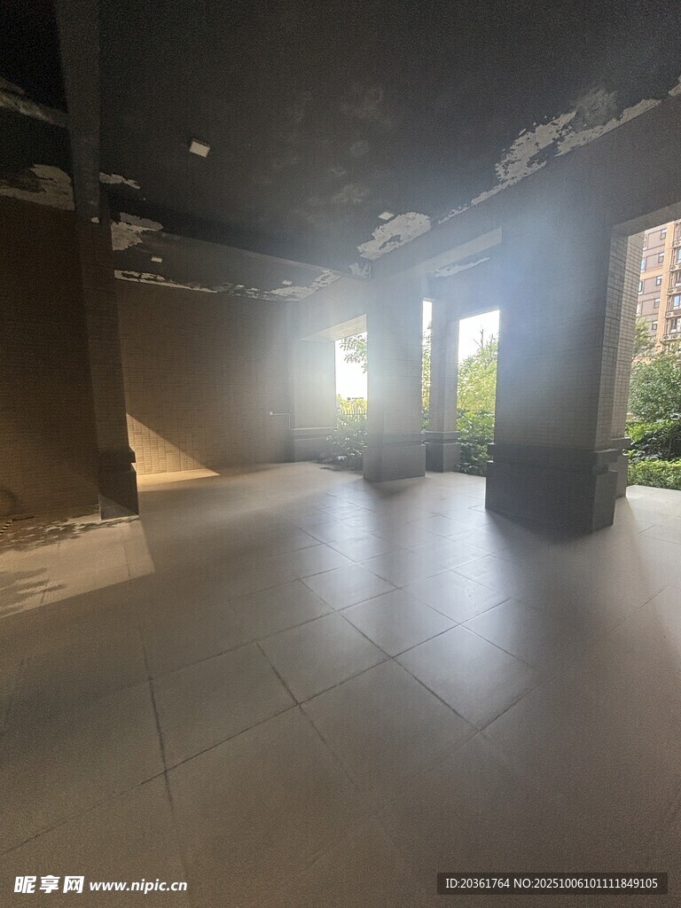 空旷室内空间待装修场景