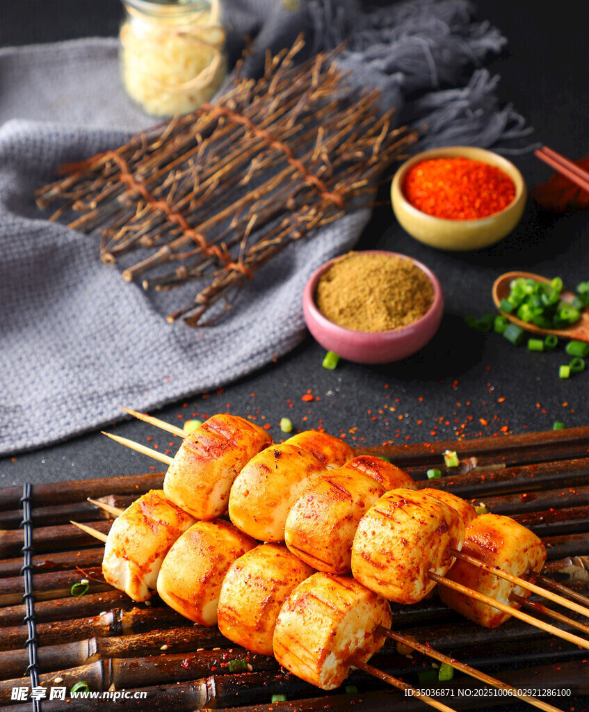 美味烤串与多样蘸料