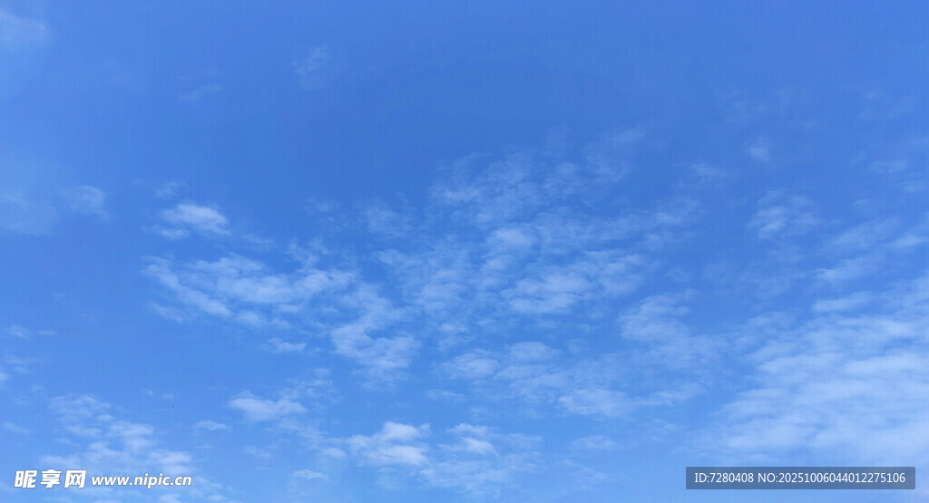 晴朗蓝天朵朵白云