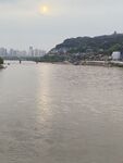 江边城市风光