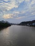 河畔暮色美景