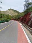 山间蜿蜒公路美景