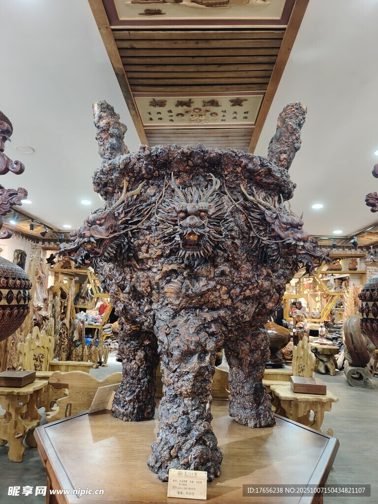 精美木雕摆件展示