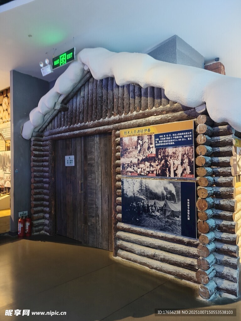 室内雪景木屋景观展示