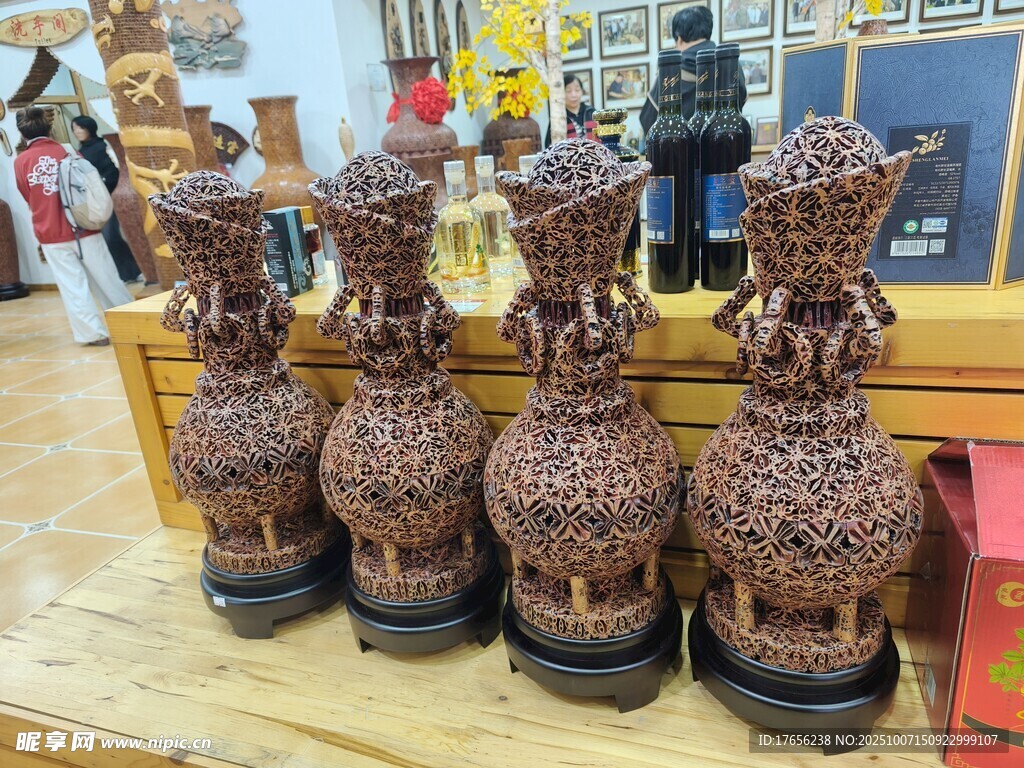 核桃雕刻摆件陈列展示