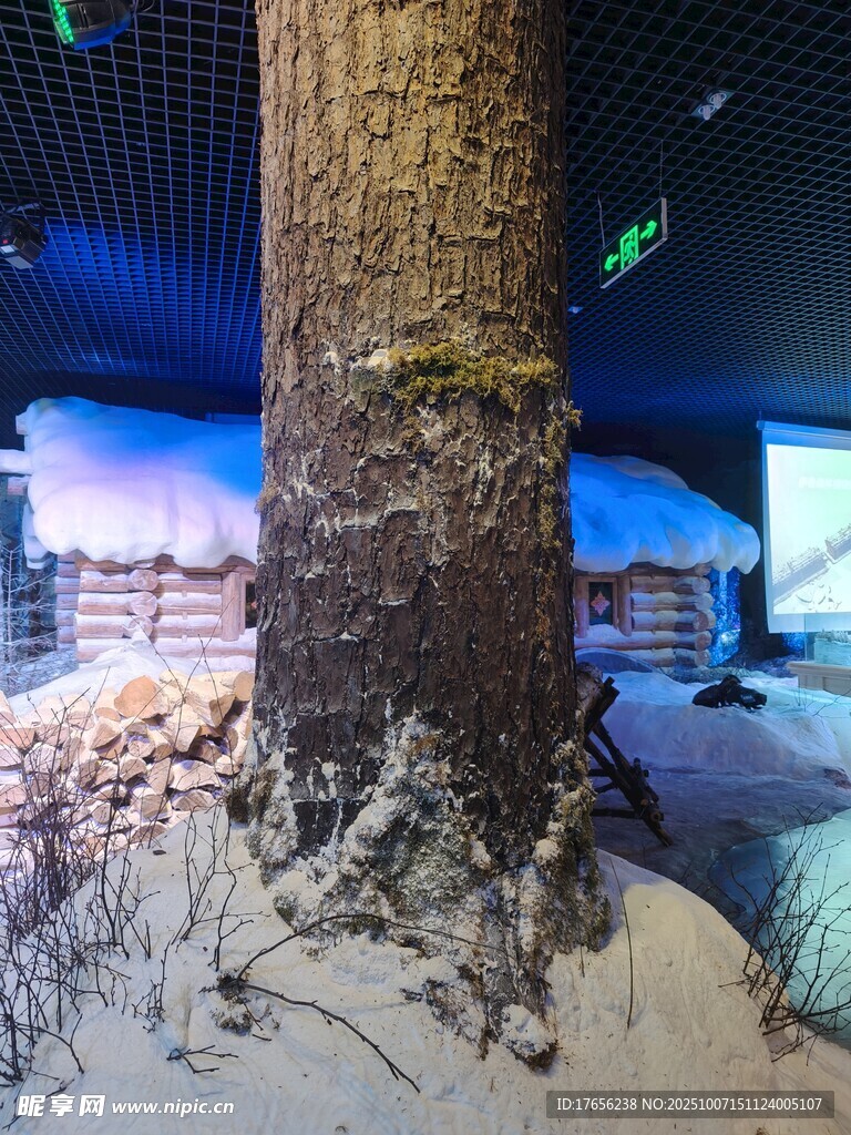 室内展示的仿真树木景观