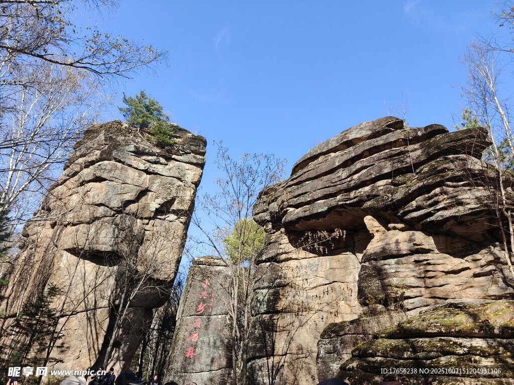 壮观嶙峋的自然岩石景观