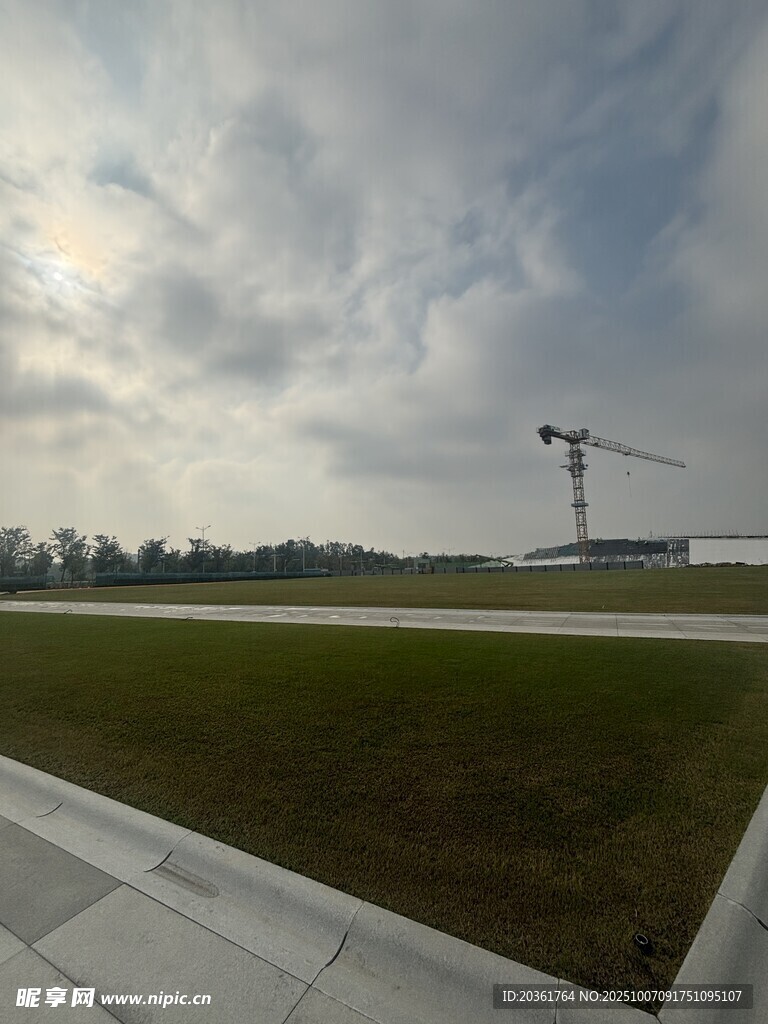 机场跑道及周边景象