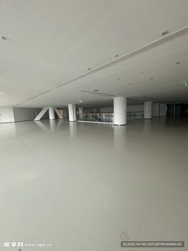 空旷室内空间场景