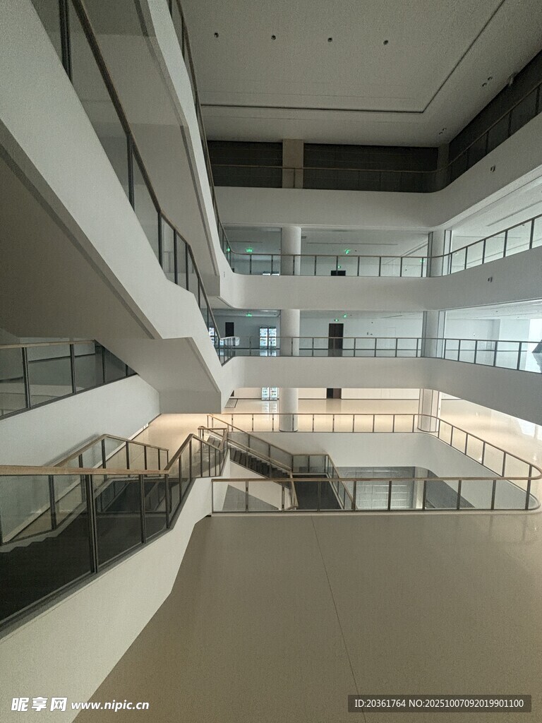现代多层室内建筑空间