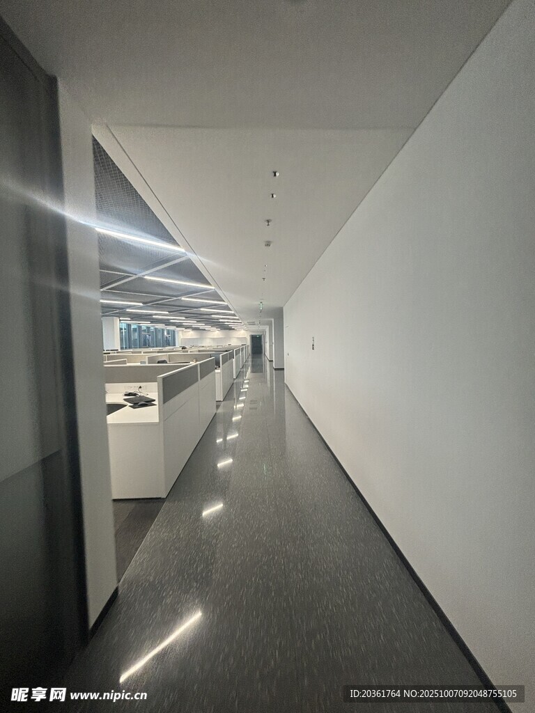 现代简约风格的走廊空间