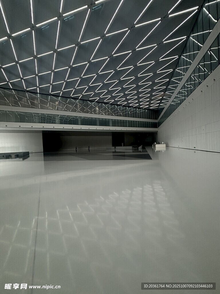 现代简约风格空旷室内空间