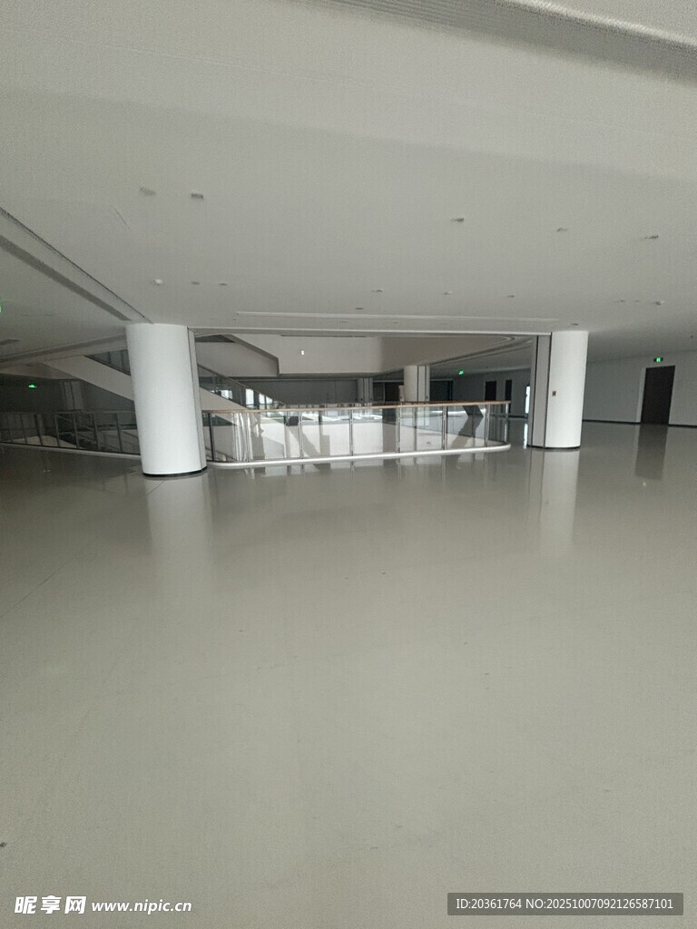空旷室内空间展示
