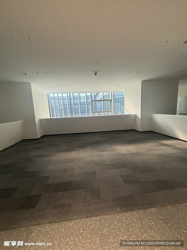 空旷室内空间待装修场景