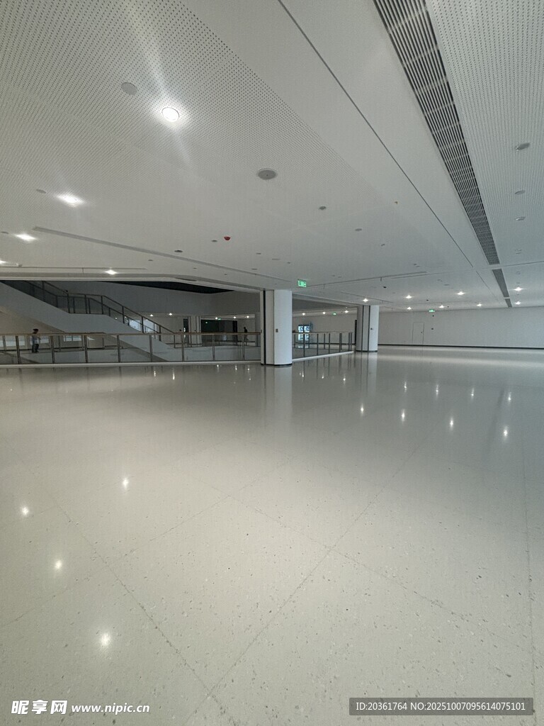 现代空旷室内空间场景