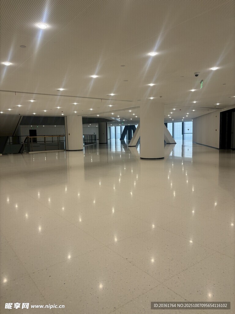 宽敞明亮的现代化大厅