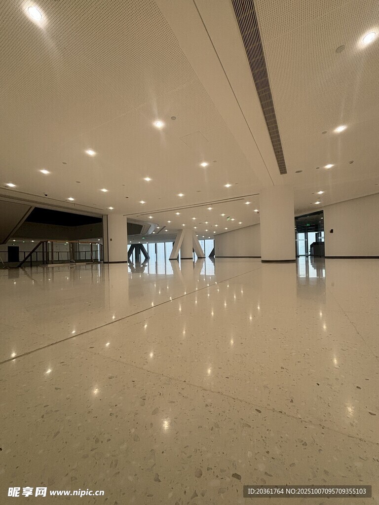 宽敞明亮的现代化大厅