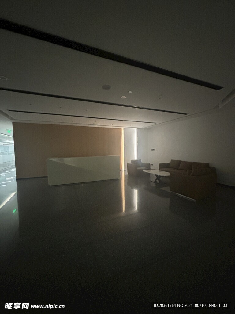 昏暗室内空间