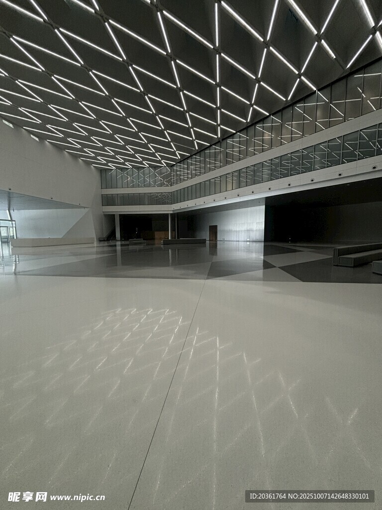 现代空旷室内建筑空间