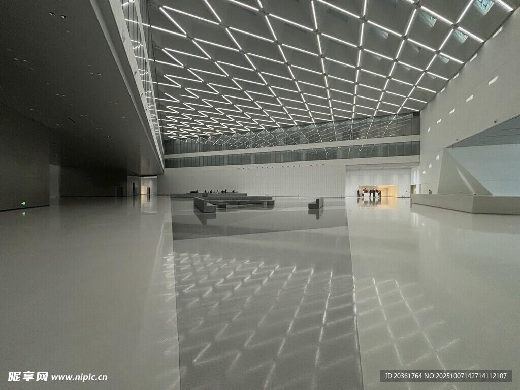 现代简约风格空旷室内空间