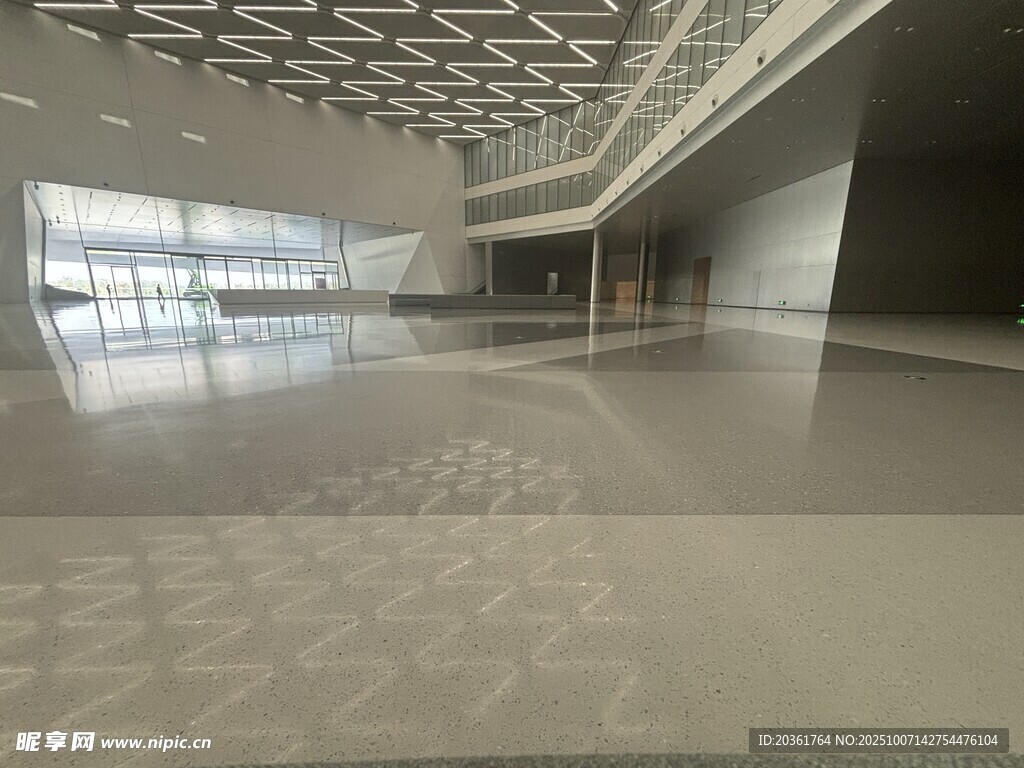 现代宽敞室内大厅空间