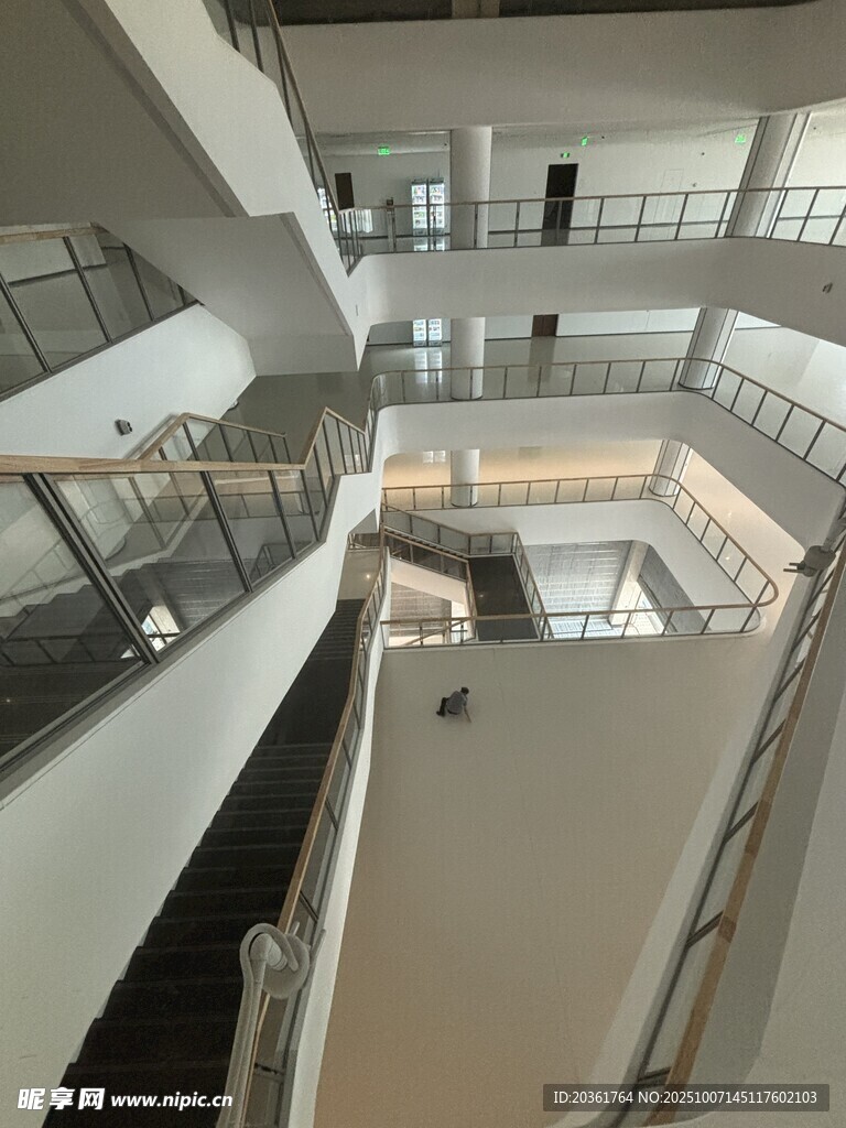 现代多层室内建筑空间