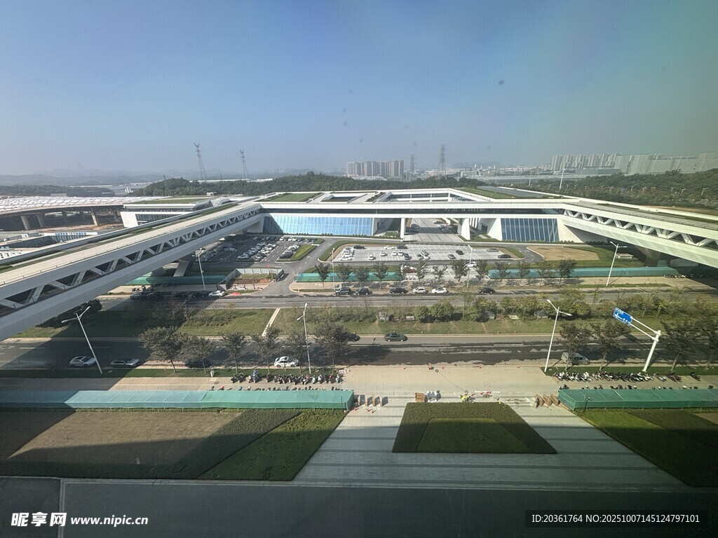 现代化工厂鸟瞰图