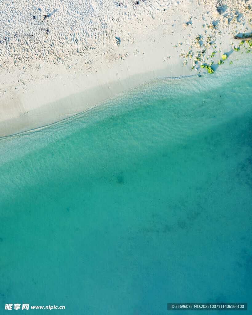 碧海白沙美丽海岸线