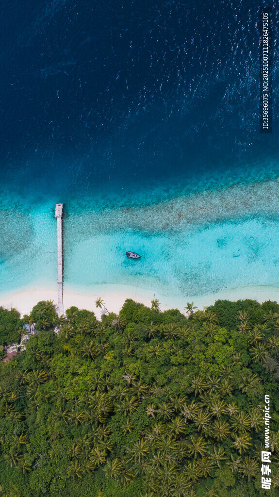 俯瞰海岛的美丽海岸线