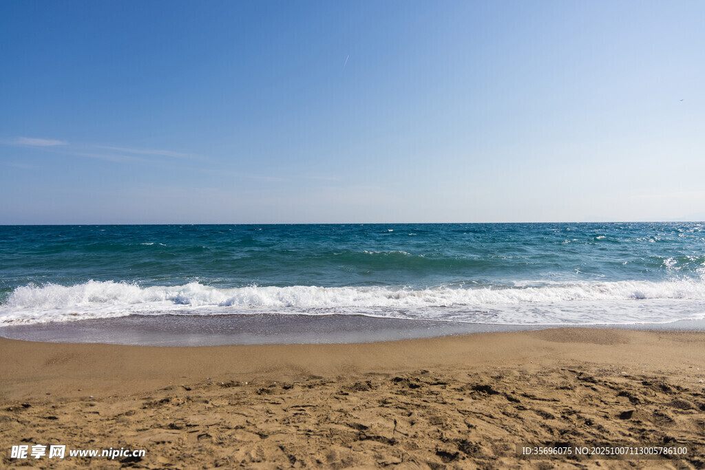 美丽海滩与海浪景观
