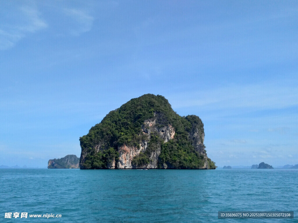 海中孤岩
