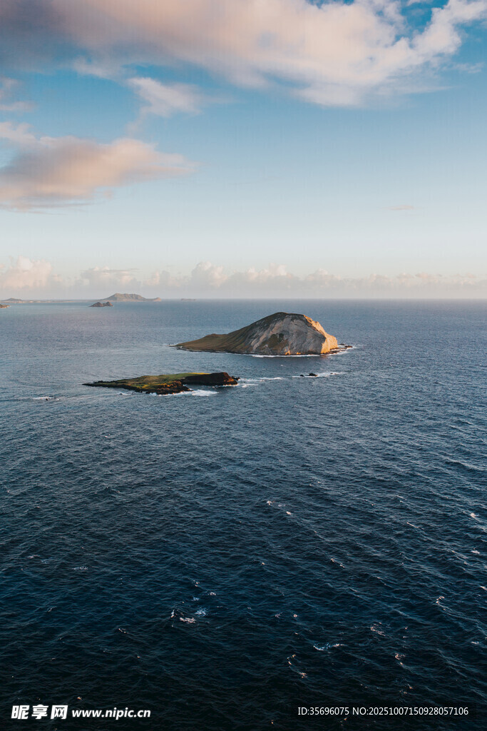 海上孤岛美景