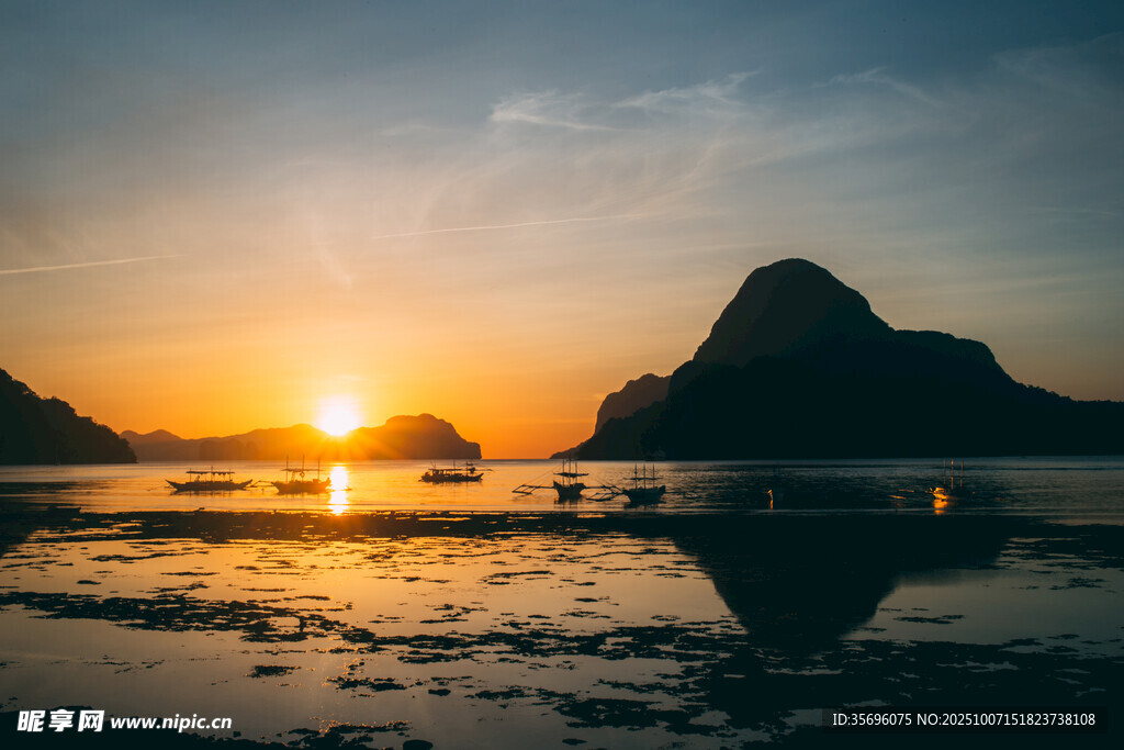日落时分的海岛美丽景致