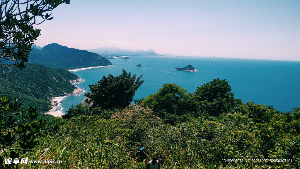 山海相依的美丽自然景观