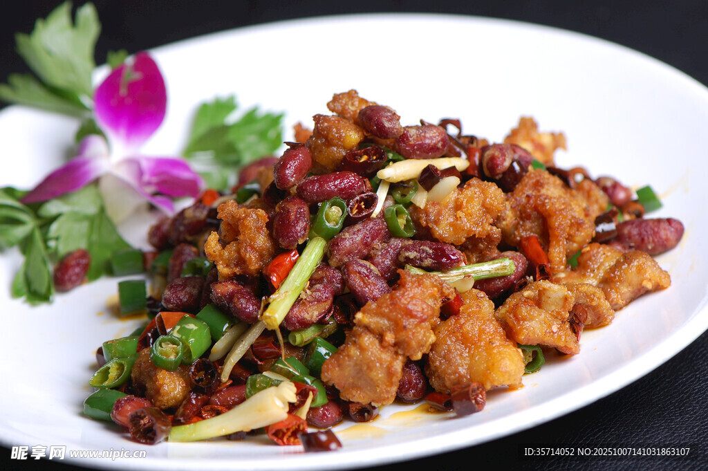 香辣美味的特色炒鸡块