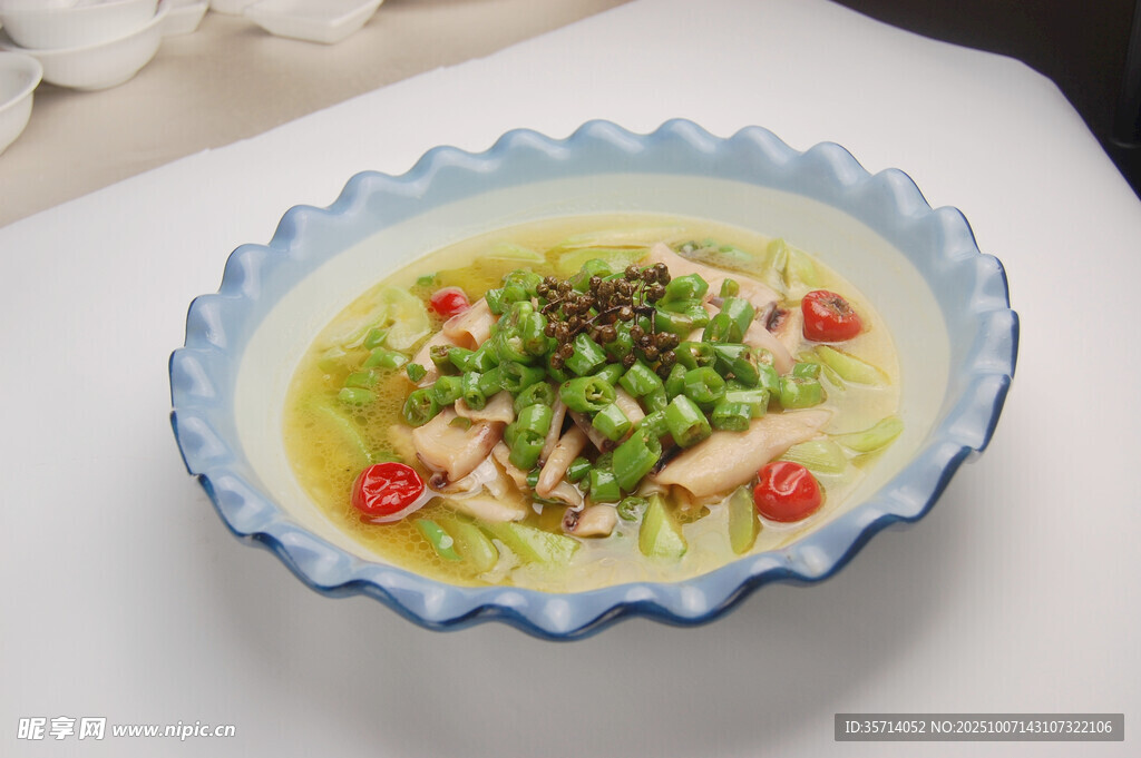 青豆鸡肉汤清新美味佳肴