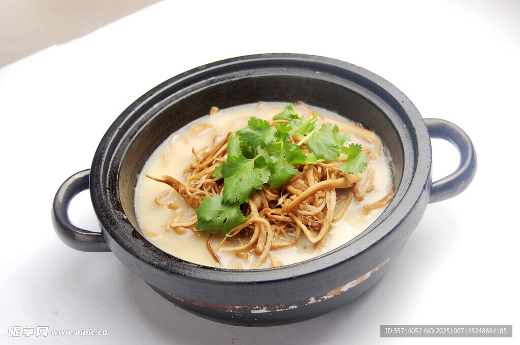 砂锅菌菇汤鲜香好滋味