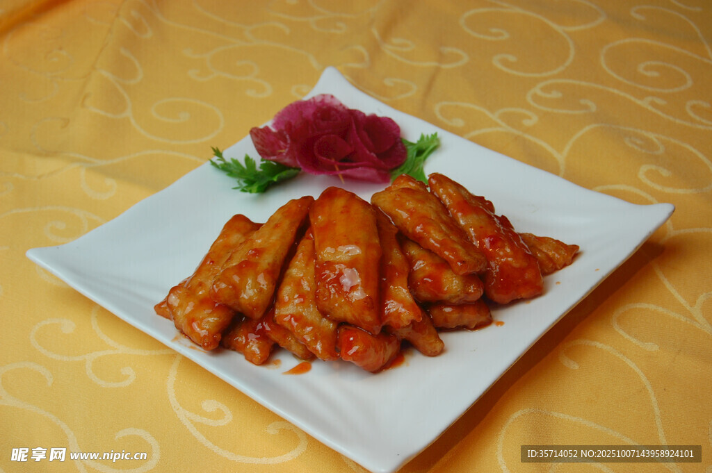 美味酱汁鸡翅摆盘精致