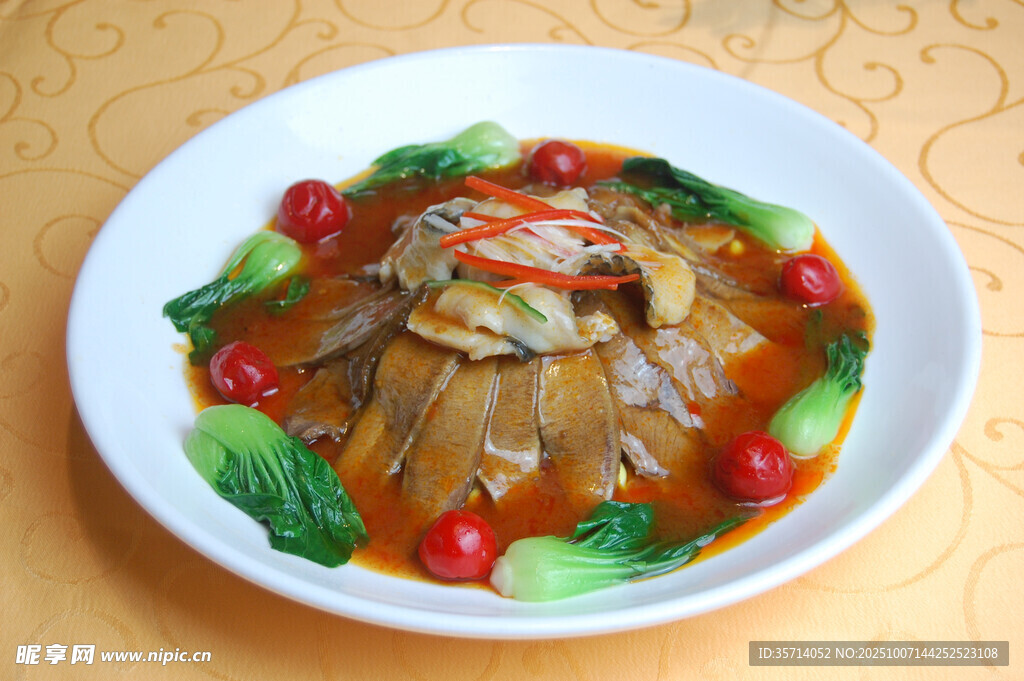 红烧牛肉片摆盘精美