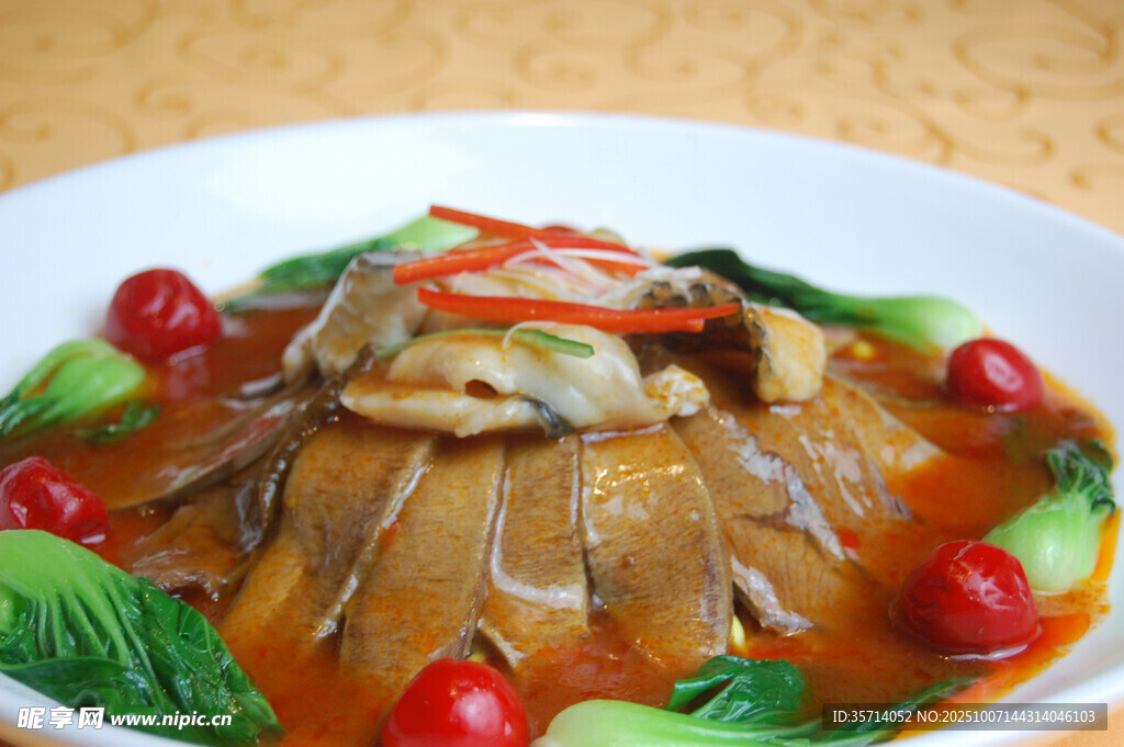 美味鲍鱼菜肴色泽诱人