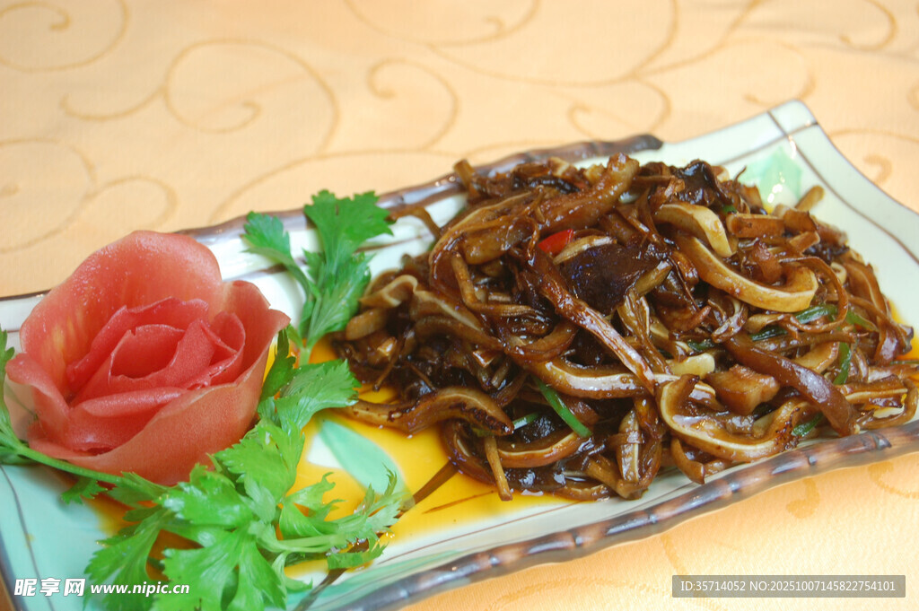 玫瑰相伴的美味酱卤食材
