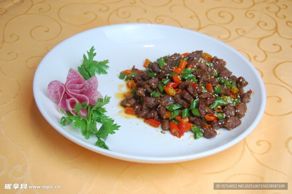 美味小炒牛肉摆盘精致