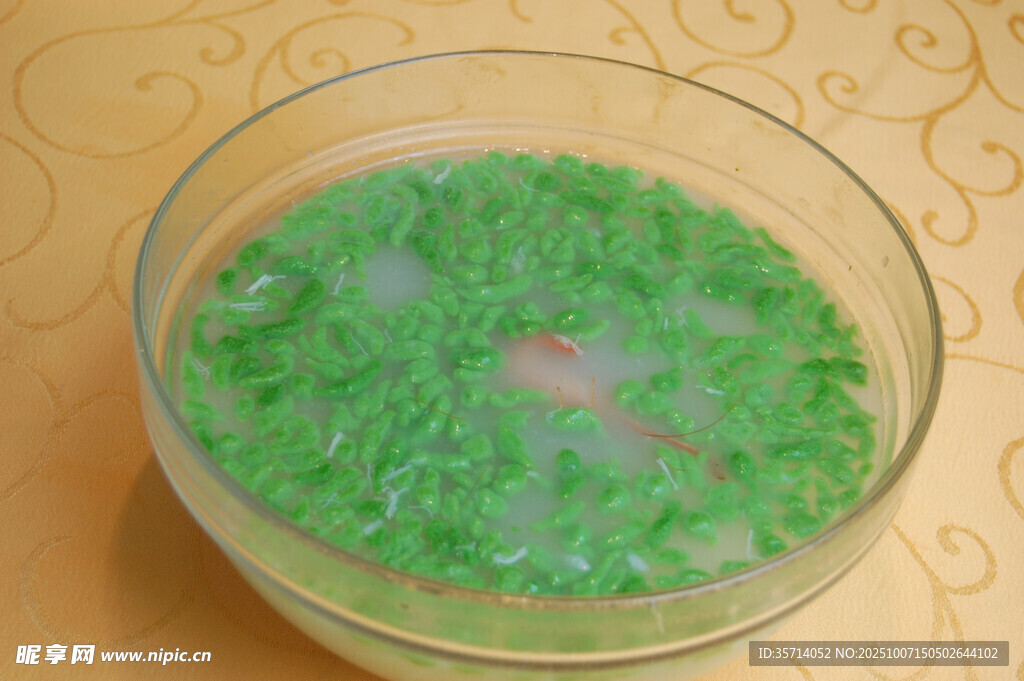 绿色果冻状饮品