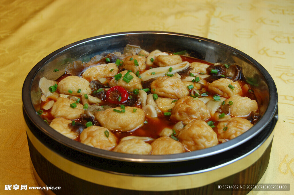 美味钵钵鸡鲜香诱人