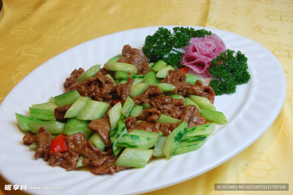 青椒炒肉丝摆盘精致