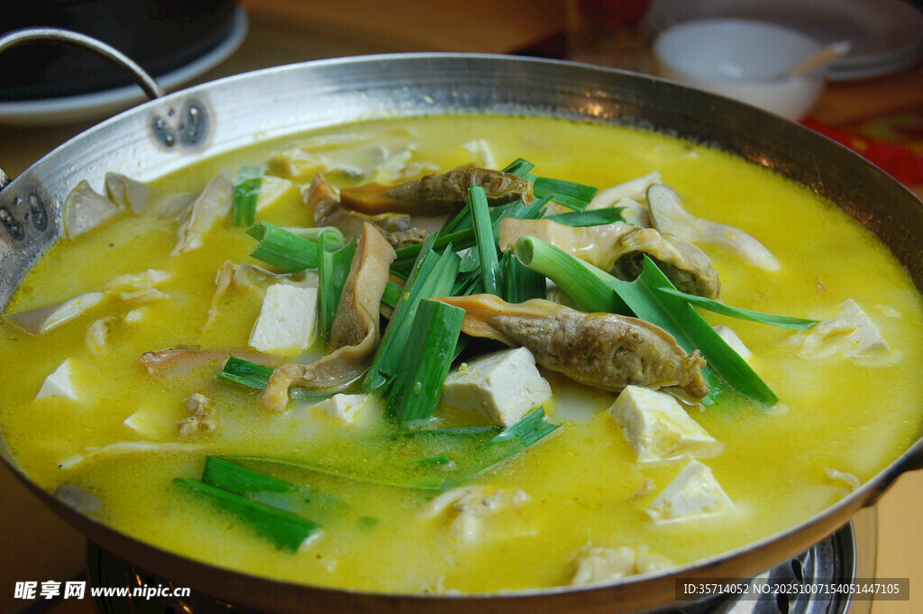酸汤牛肉豆腐煲